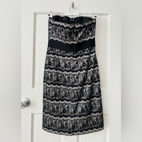 White House Black Market Black Floral Lace Strapless Sheath Dress Size 6 - Picture 2 of 8